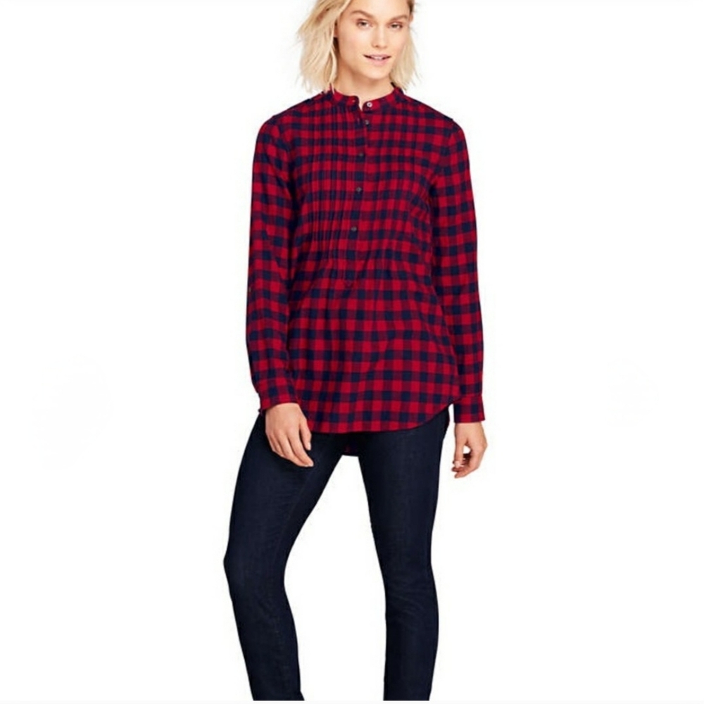 **SOLD**Women's Red and Black Checkered Top